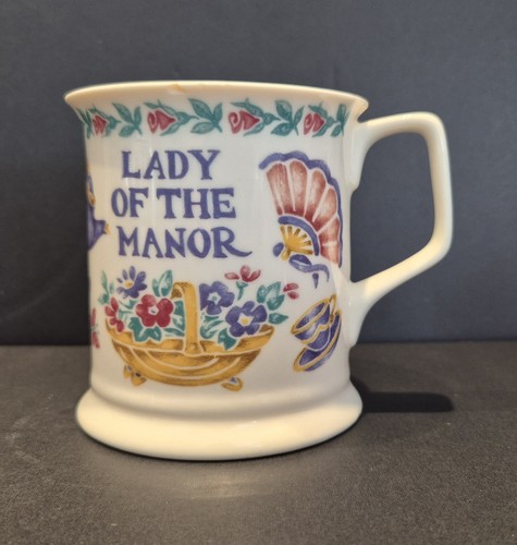 Past times lady the manor - lady, of